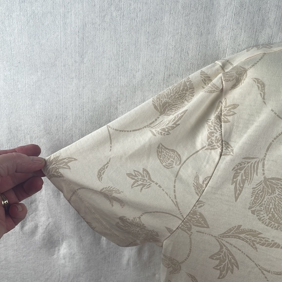 NWT C&C CALIFORNIA Floral Shirt. Size Small - Picture 4 of 6